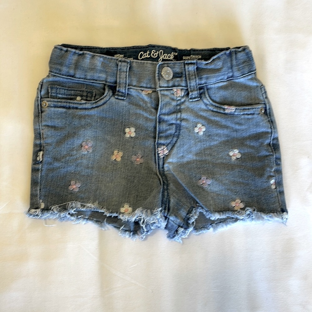 Toddler girl size 3t Cat & Jack denim shorts w/Flowers